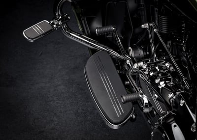 2026_street-glide-limited-2026_26-flhxl-peg-shifter