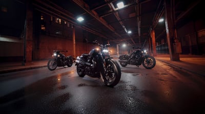 2026_nightster-special_250902-26-sport-group-shot-01jc