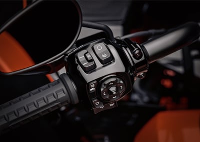 2026_road-glide-3-2026_26-fltrt-ridersafetyenhancements