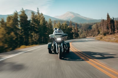 2026_street-glide-3-limited-2026_26-flhlt-riding-0075-abjc-st