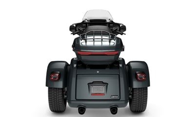 2026_street-glide-3-limited-2026_26_flhlt_m46b_rear